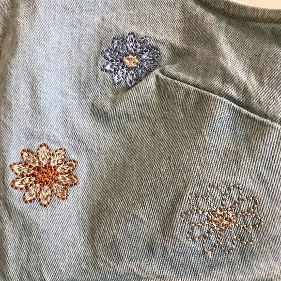 C&A Moda Denim Floral Embroidered Sleeveless Cropped Top Size Small - Picture 3 of 6